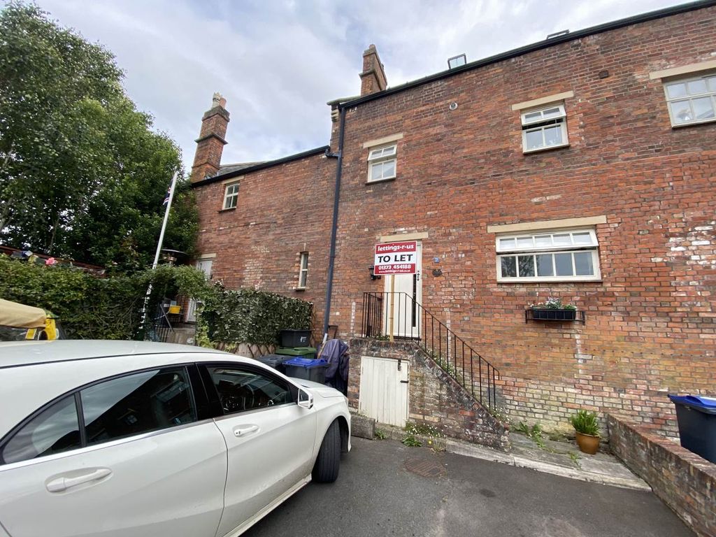 Property photo 1 of 9 Front