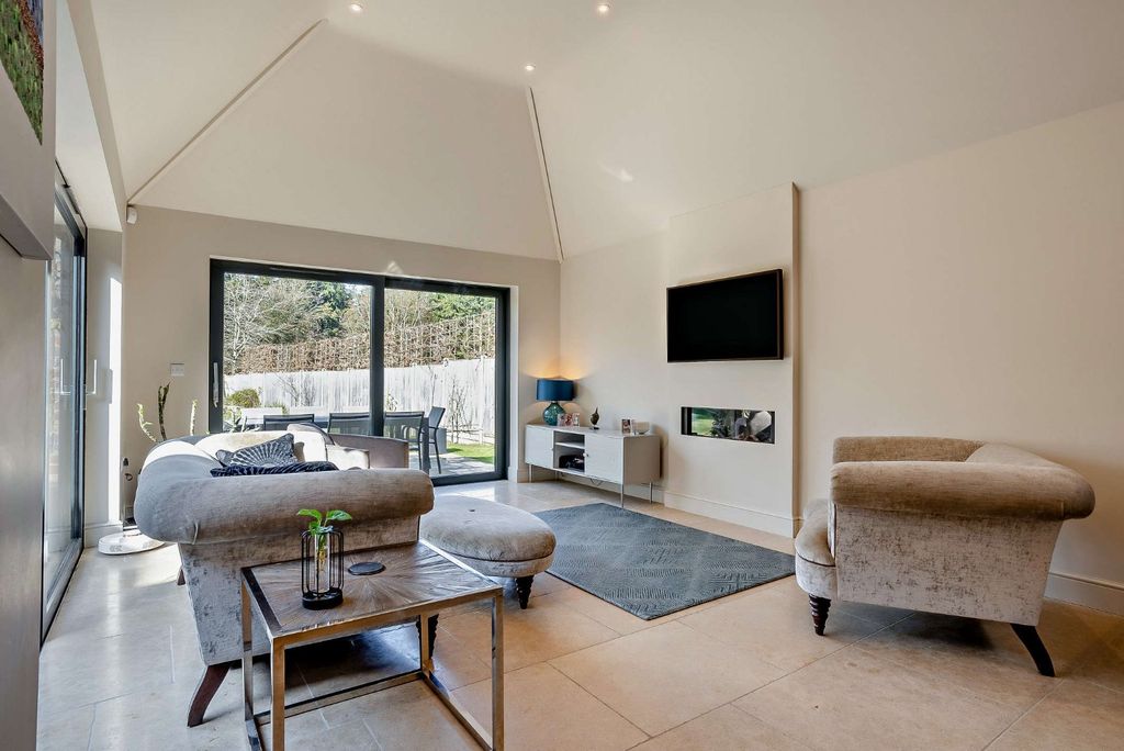 Property photo 3 of 17 Sitting Room