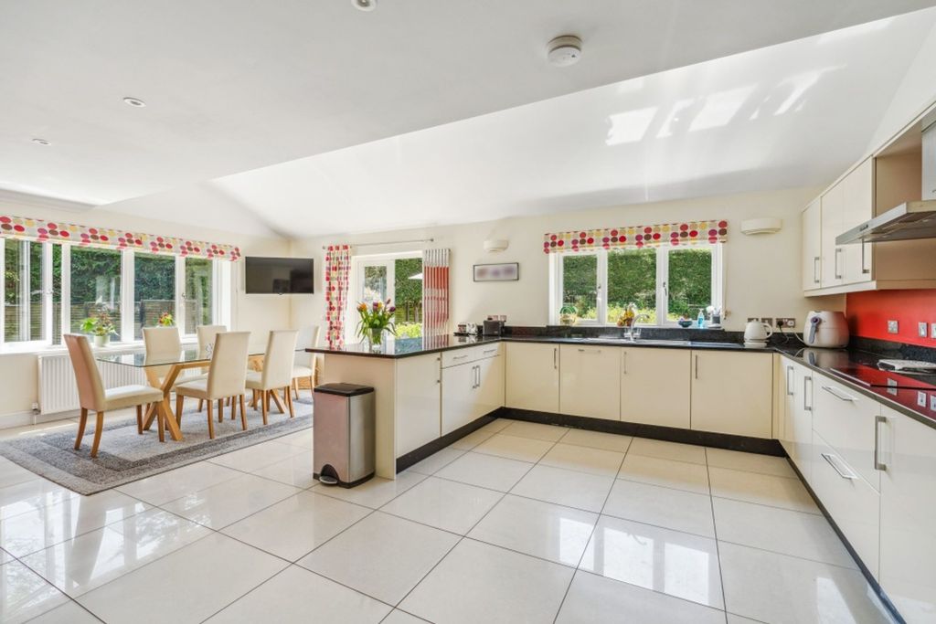 Property photo 2 of 31 Photo 15