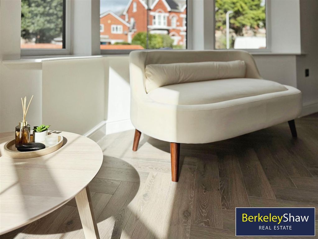 Property photo 3 of 14 Living Room