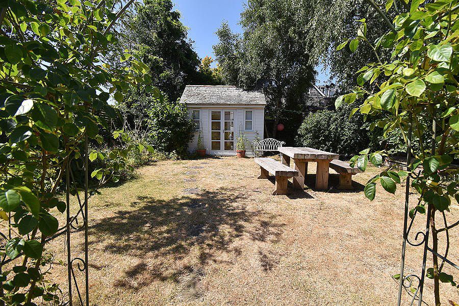 Property photo 2 of 25