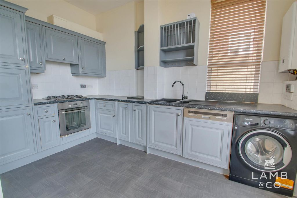 Property photo 2 of 14 Kitchen