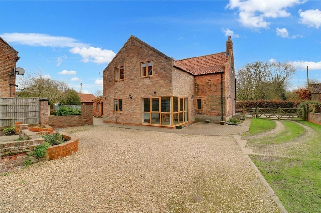Property photo 3 of 33