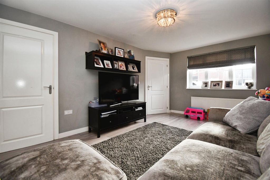 Property photo 2 of 14 Lounge