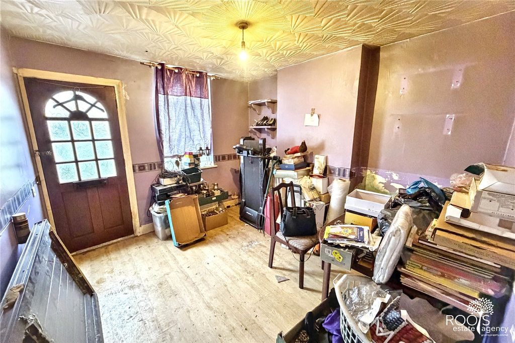 Property photo 2 of 8 Lounge