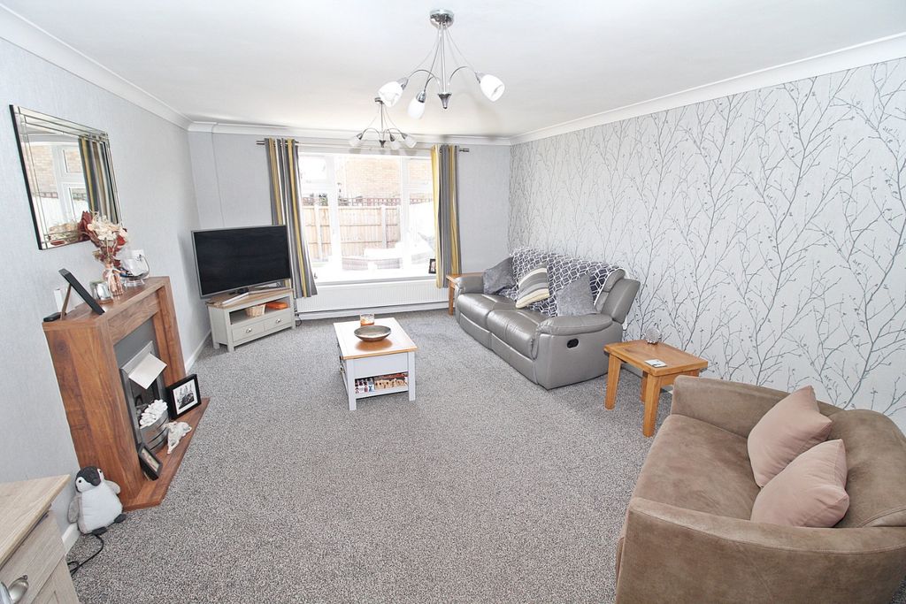 Property photo 2 of 13 4185915