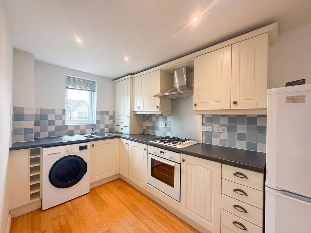 Property photo 2 of 7 Kitchen