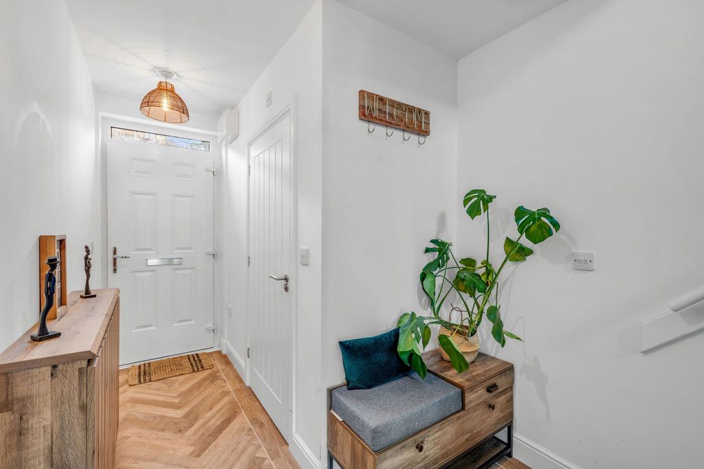 Property photo 3 of 27