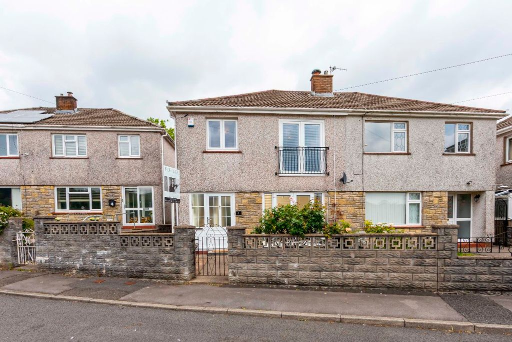 Property photo 2 of 42