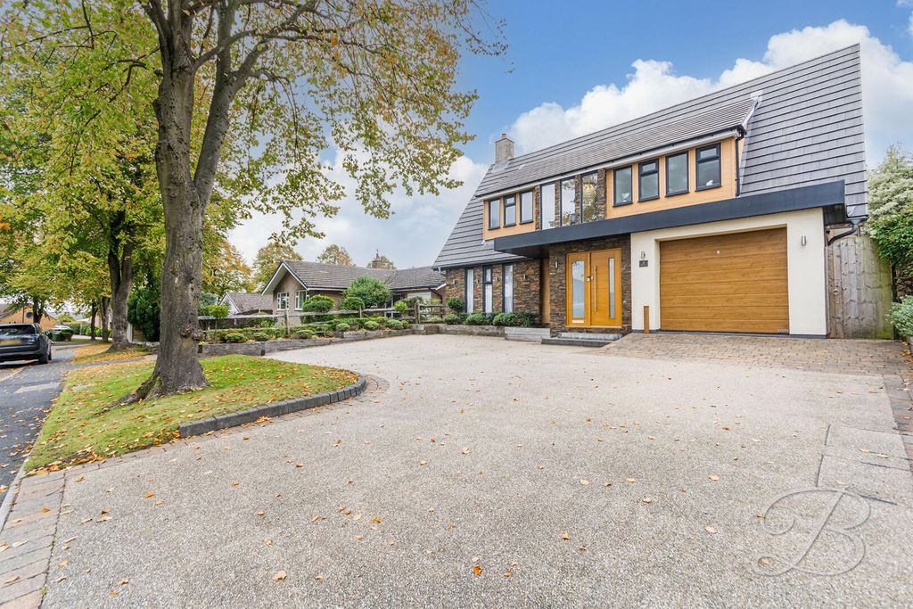 Property photo 1 of 28 Front (Exterior)