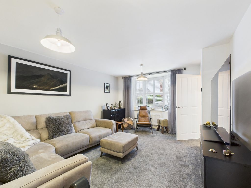 Property photo 2 of 18 4573435