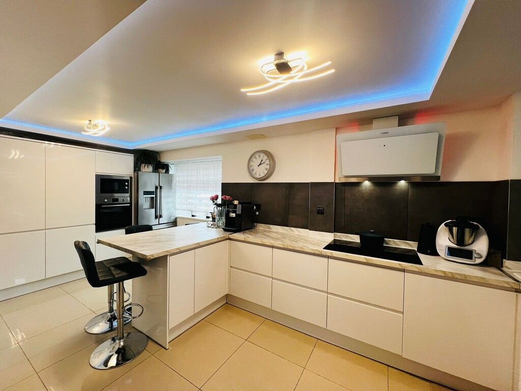 Property photo 3 of 21 Kitchen/Diner