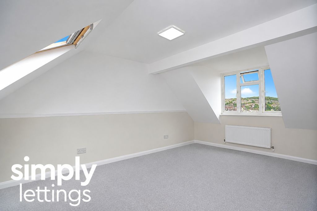 Property photo 2 of 17 Photo 4
