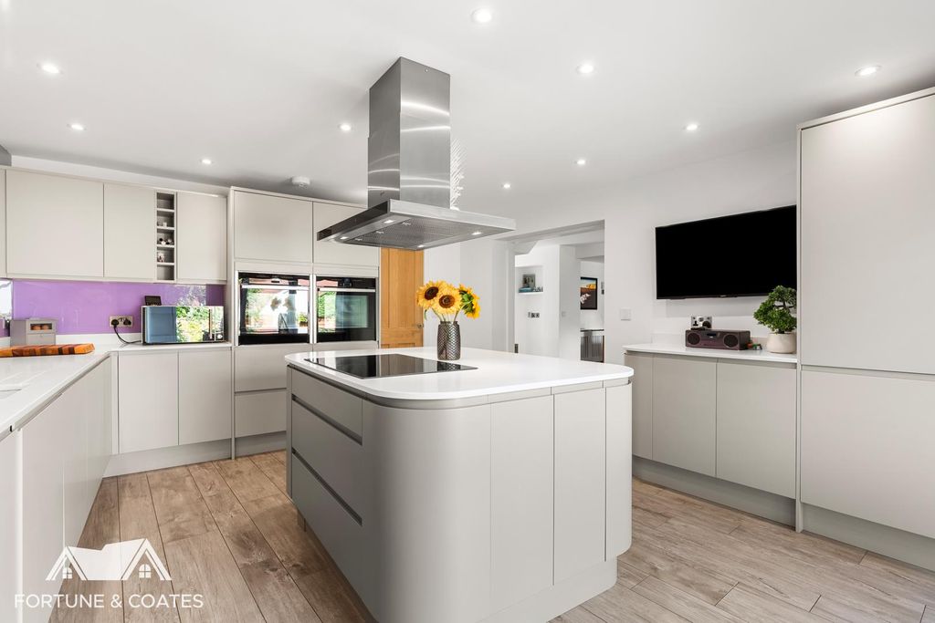 Property photo 3 of 40 Watersmeet_3.Jpg