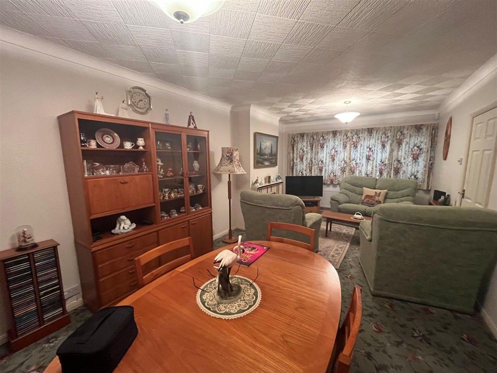 Property photo 3 of 6 Lounge/Diner