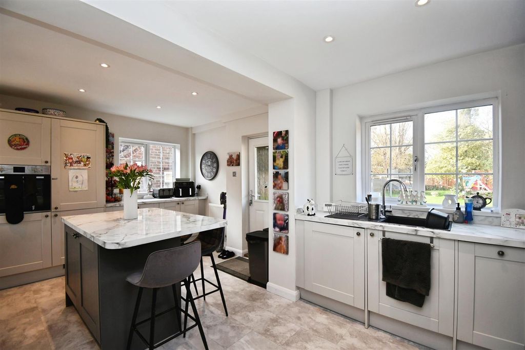 Property photo 3 of 15 Cfcb96F9-U 20 2823 29.Jpg