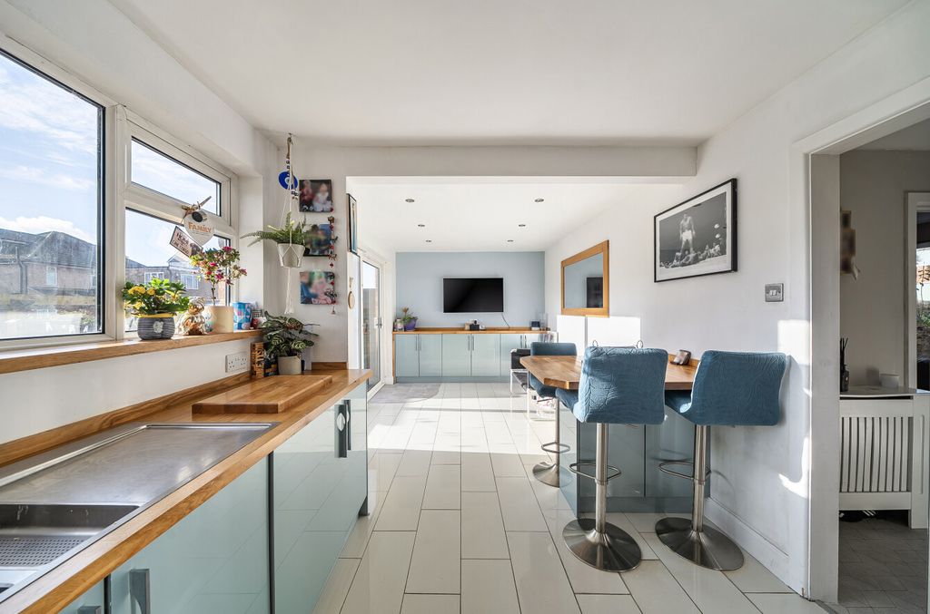 Property photo 3 of 8 1387069-30-6931B0...