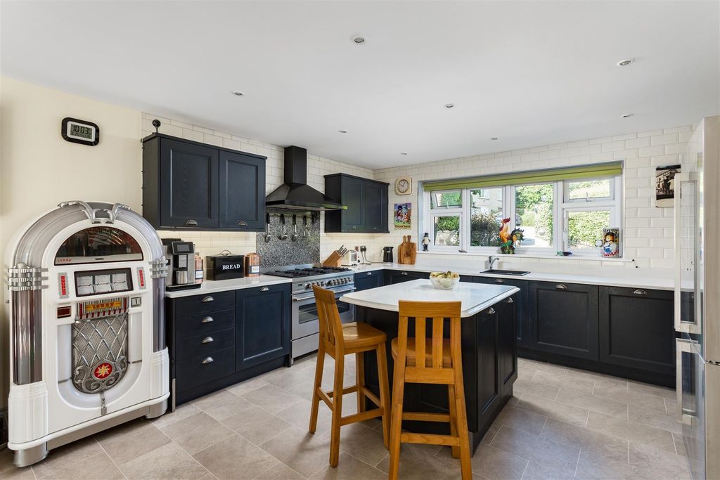 Property photo 2 of 28 19 Eastgate Close-15.Jpg