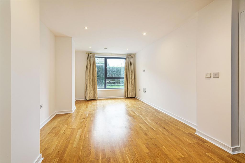 Property photo 2 of 11 1 Portland House Rec 1.Jpg