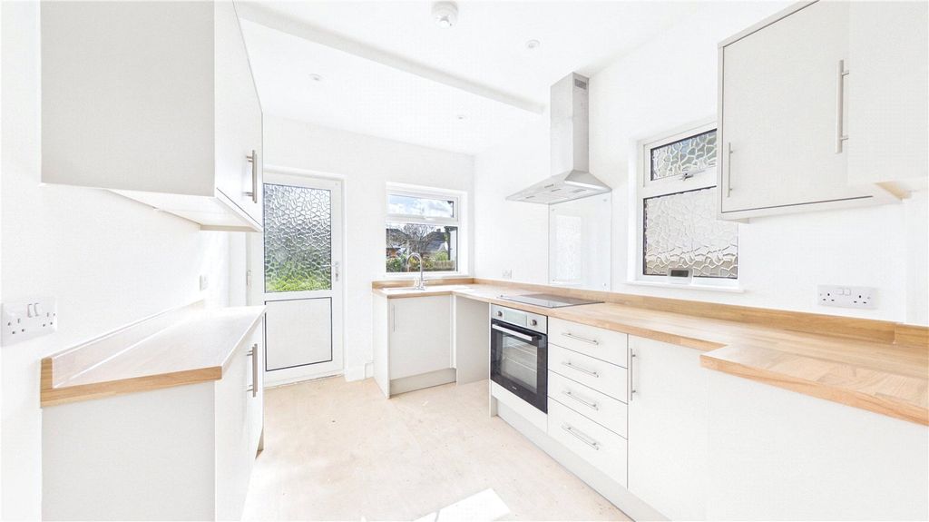 Property photo 2 of 28 Picture No. 21