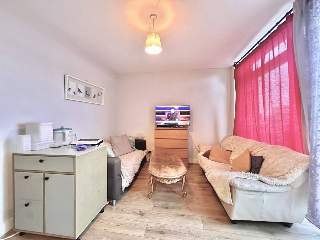 Property photo 3 of 9 Gallery