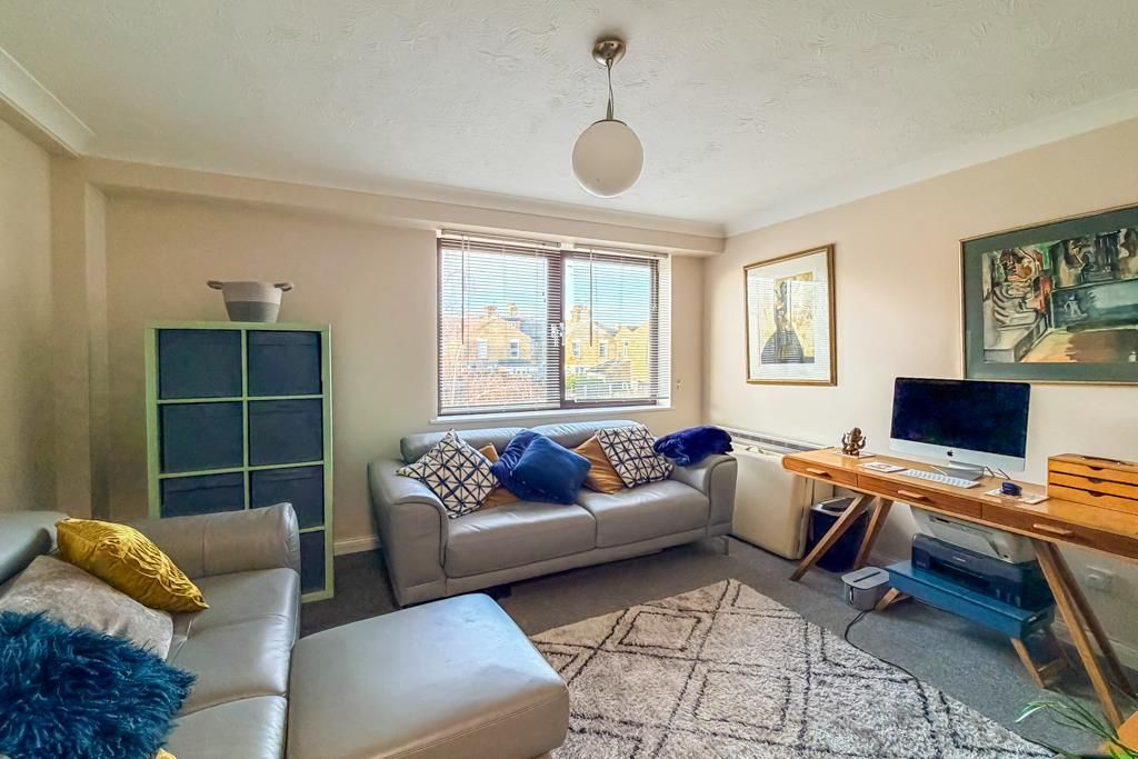 Property photo 3 of 11 Lounge/Diner