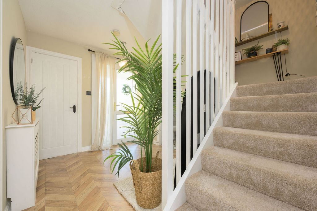 Property photo 3 of 27