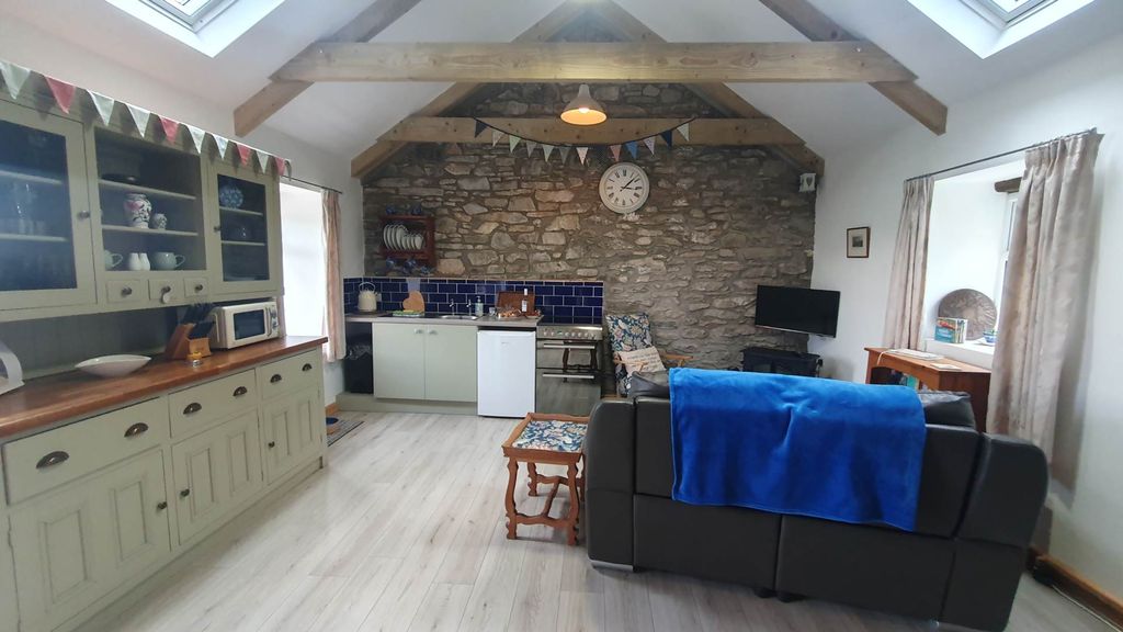 Property photo 3 of 59