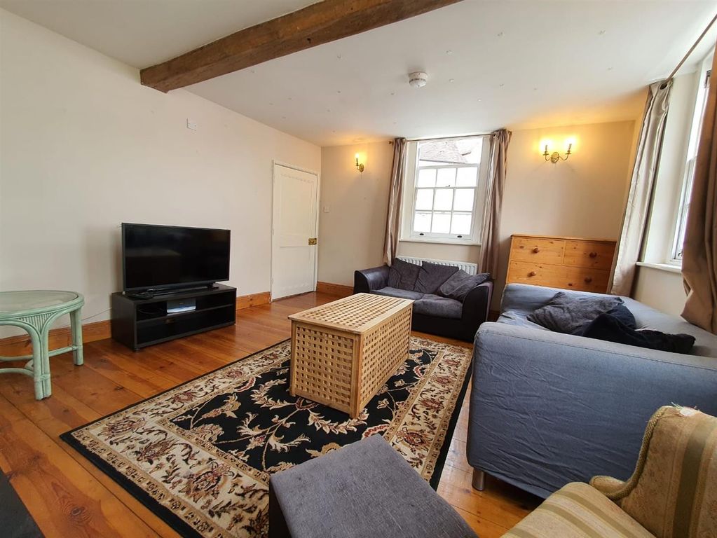 Property photo 2 of 18 Living.Jpg