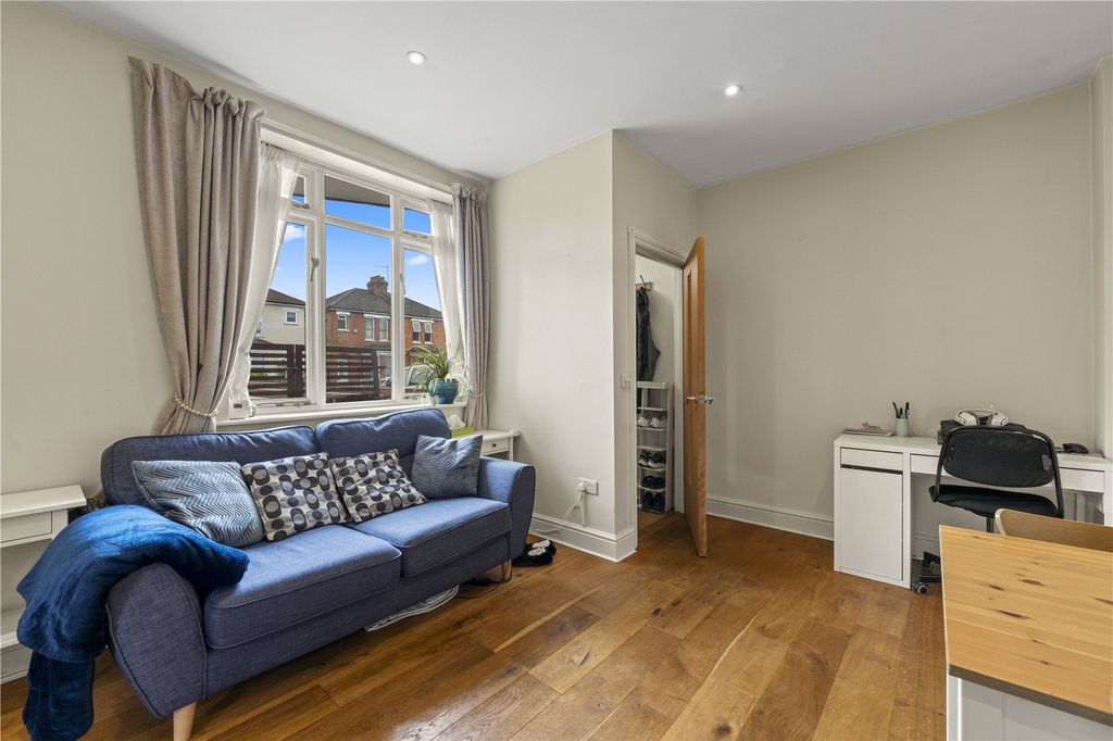 Property photo 2 of 8 Picture No. 12