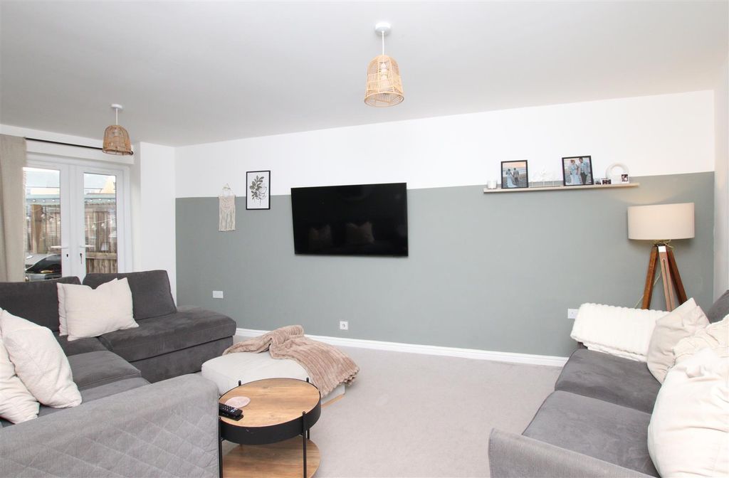 Property photo 2 of 11 Living Room..Jpg