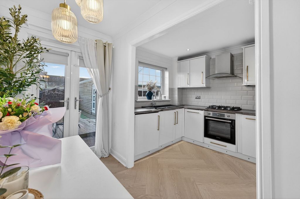 Property photo 3 of 26