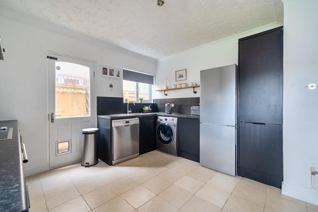 Property photo 3 of 21 Kitchen