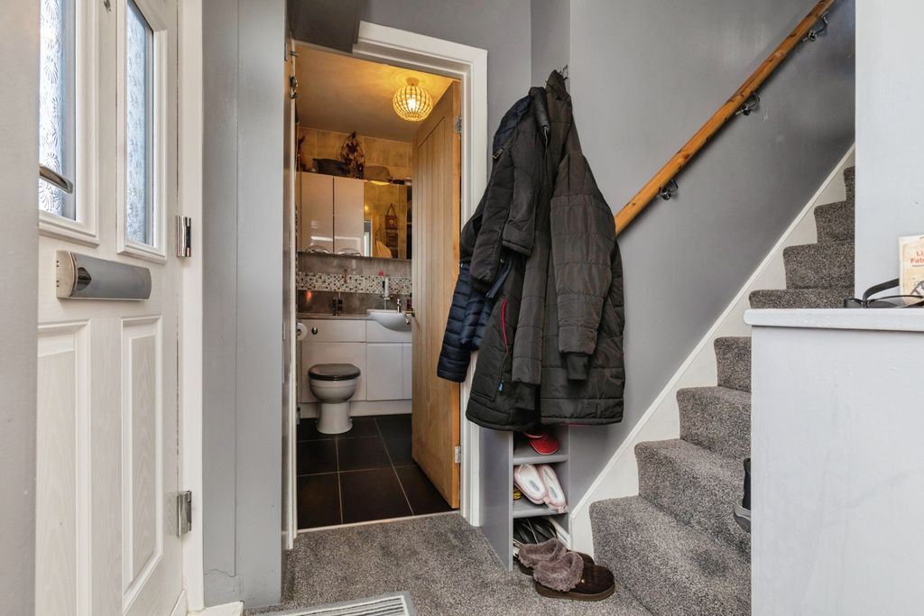 Property photo 2 of 20 Entrance And Stairs