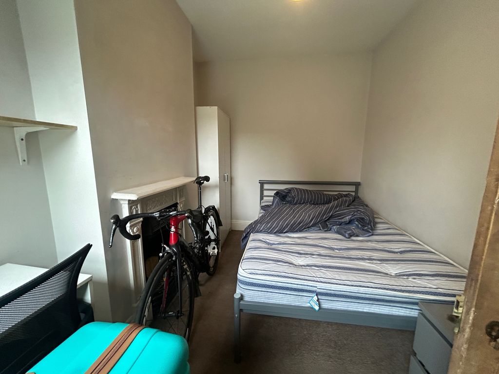 Property photo 3 of 7 0Dd7B616-Cb1F-4539-8d02-5610B2A9Db70