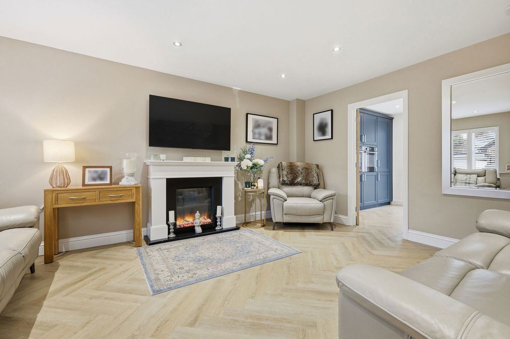 Property photo 2 of 25