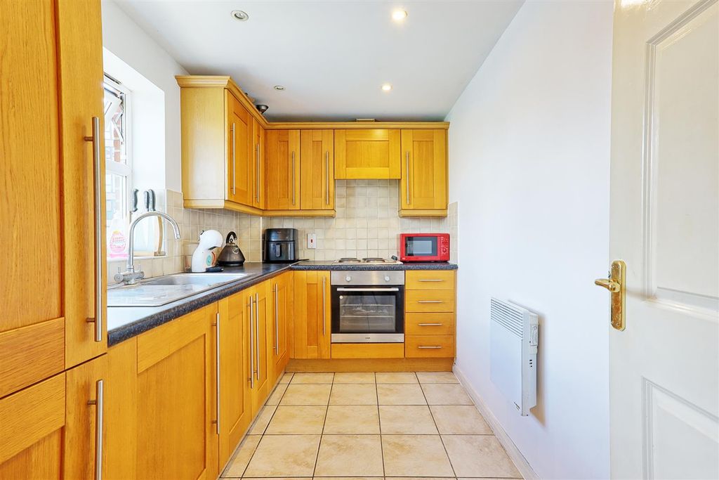 Property photo 2 of 11 Img_8423_4_5_Easyhdr-Interior3.Jpg