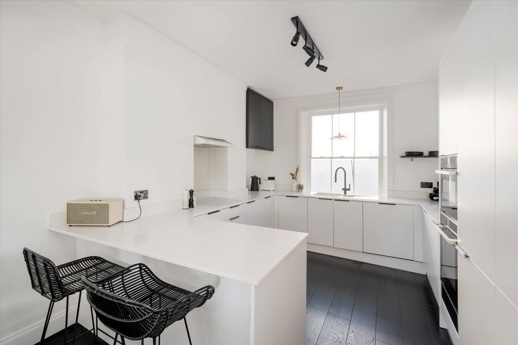 Property photo 3 of 17 Image