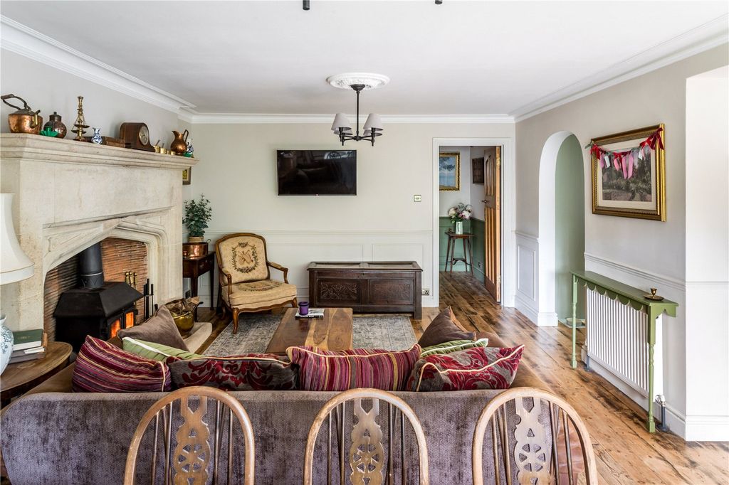 Property photo 3 of 35 House. Partnership