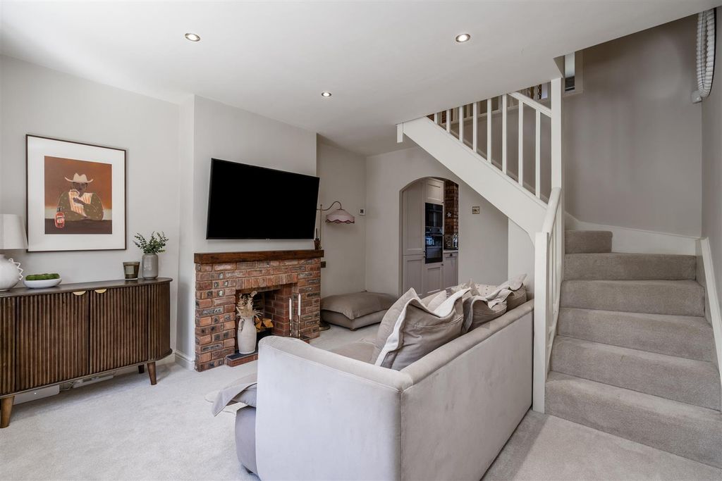 Property photo 2 of 12 1573A Warwick Road_3.Jpg