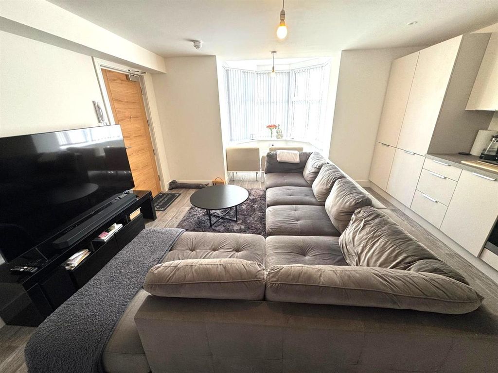 Property photo 2 of 8 Lounge 1