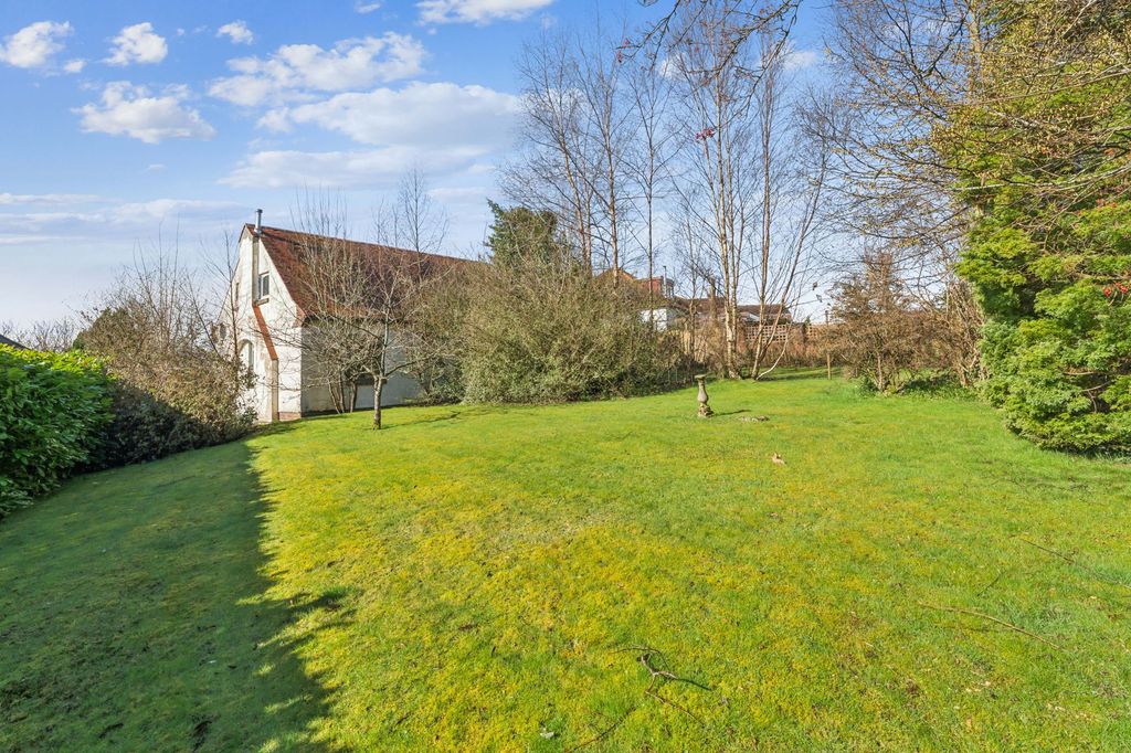 Property photo 2 of 26