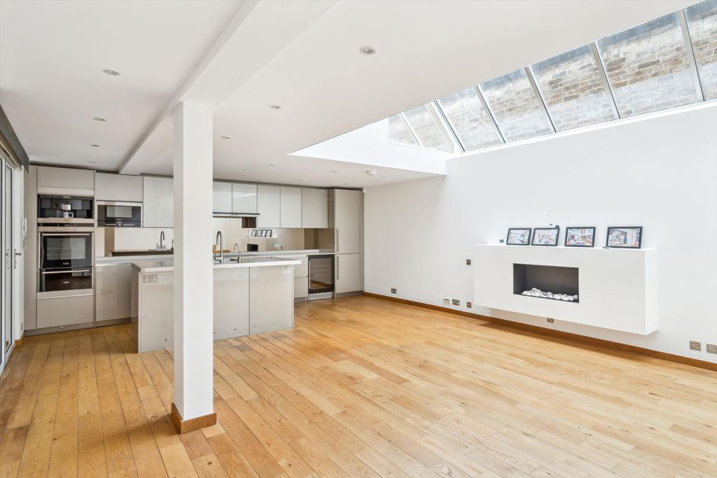 Property photo 2 of 19 Image