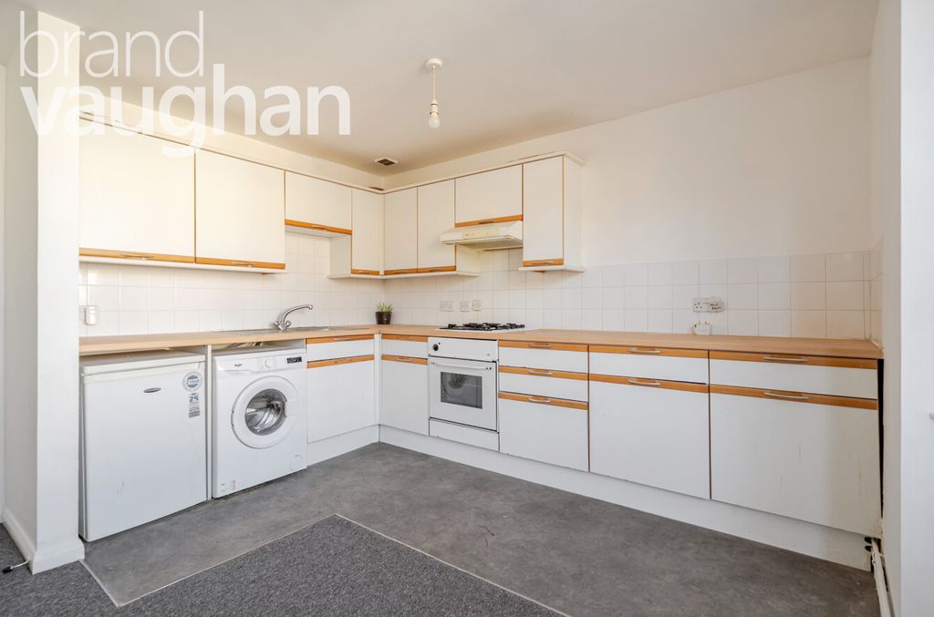 Property photo 3 of 10 84c83420-F007-4Aa...