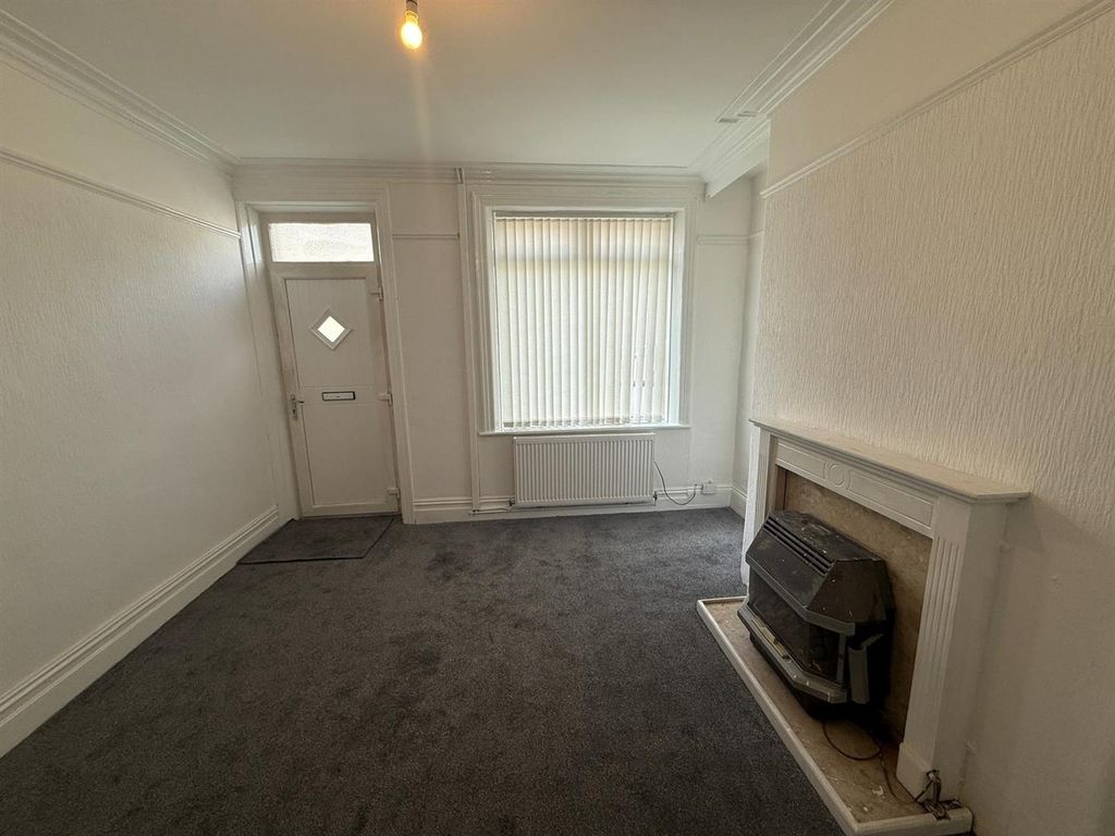 Property photo 3 of 7 Lounge