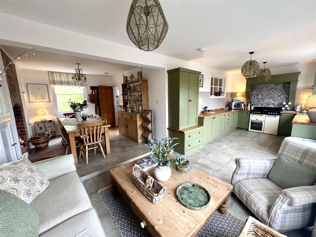 Property photo 3 of 32 Kitchen Family Room.Jpeg