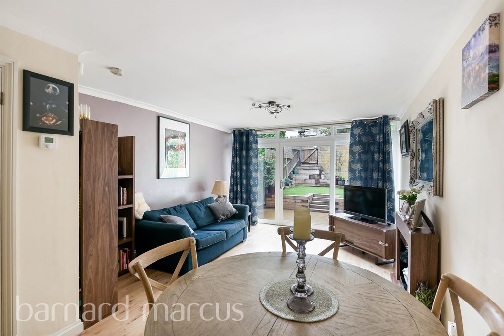 Property photo 2 of 9