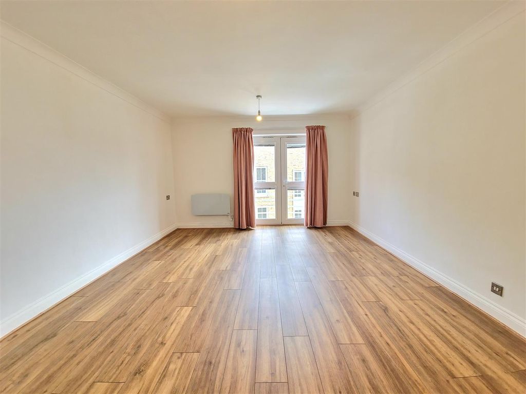 Property photo 2 of 11 Living Room