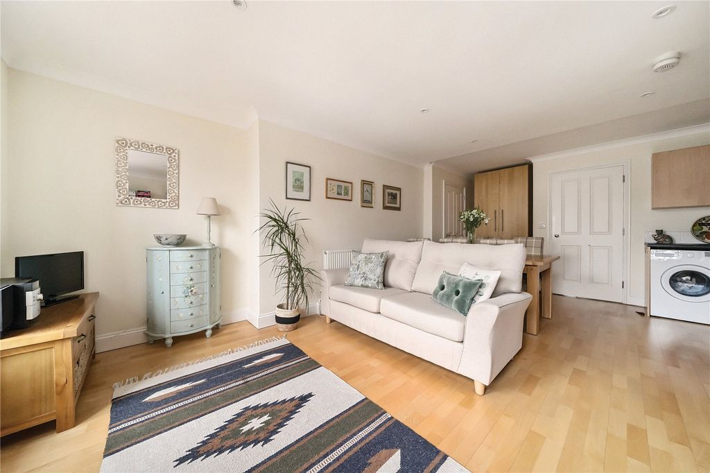 Property photo 3 of 12 Picture No. 05