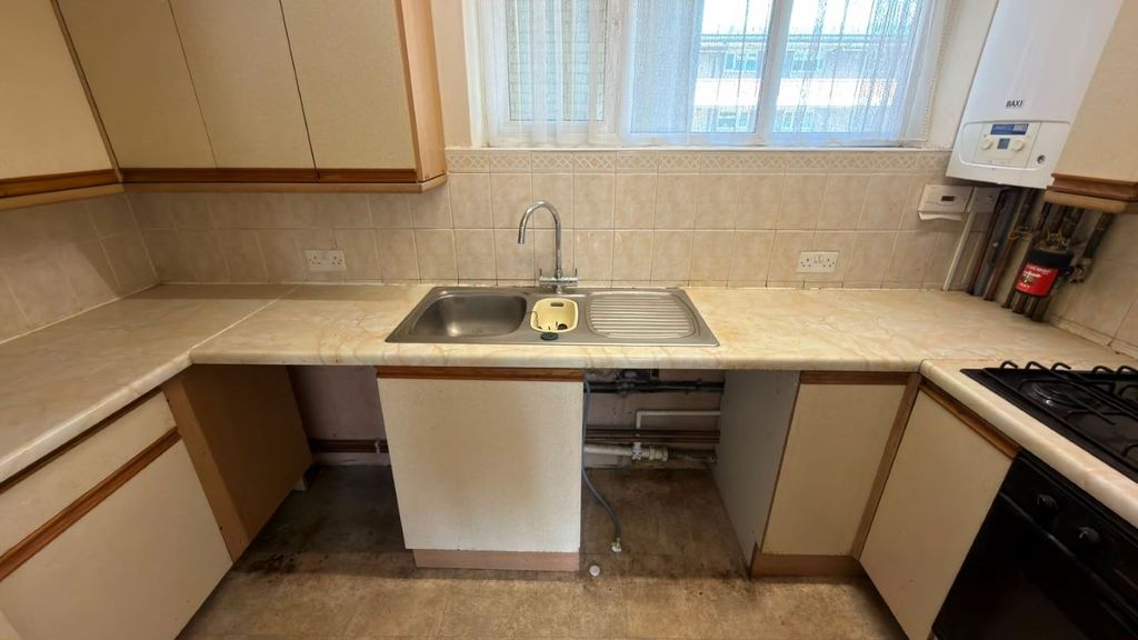 Property photo 3 of 12
